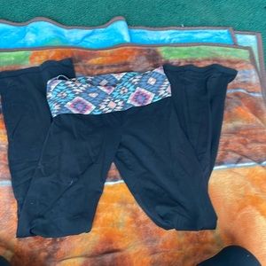 Sweatpants. They are black.still in good condition.